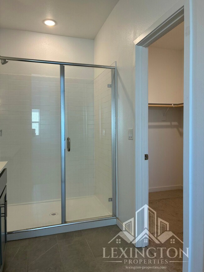 Building Photo - Beautiful Modern, 3BD/2.5BA Home in Rancho...