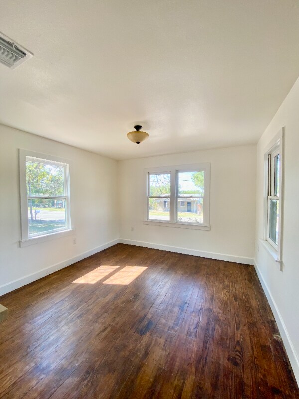 Building Photo - 414 Orange Ave