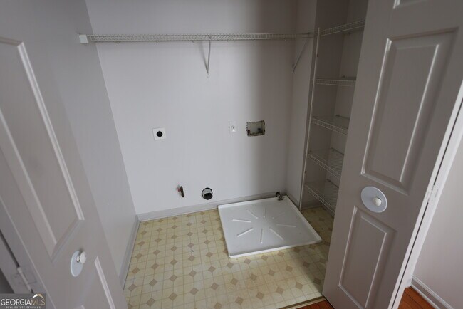 Building Photo - 5460 Hampton Ct