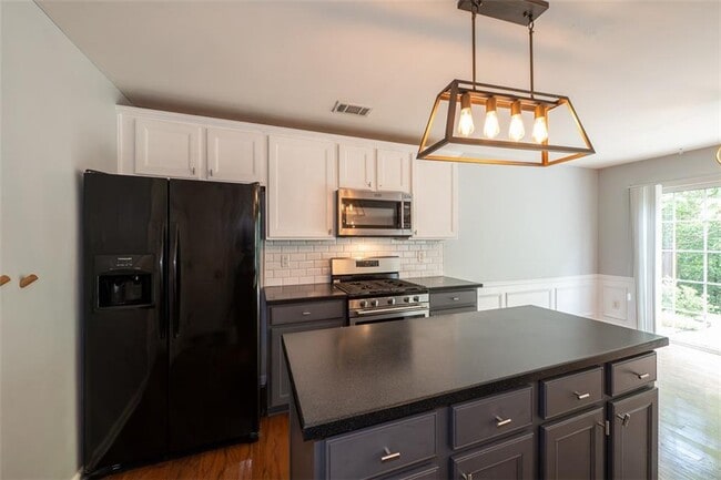 Building Photo - 331 Balaban Cir
