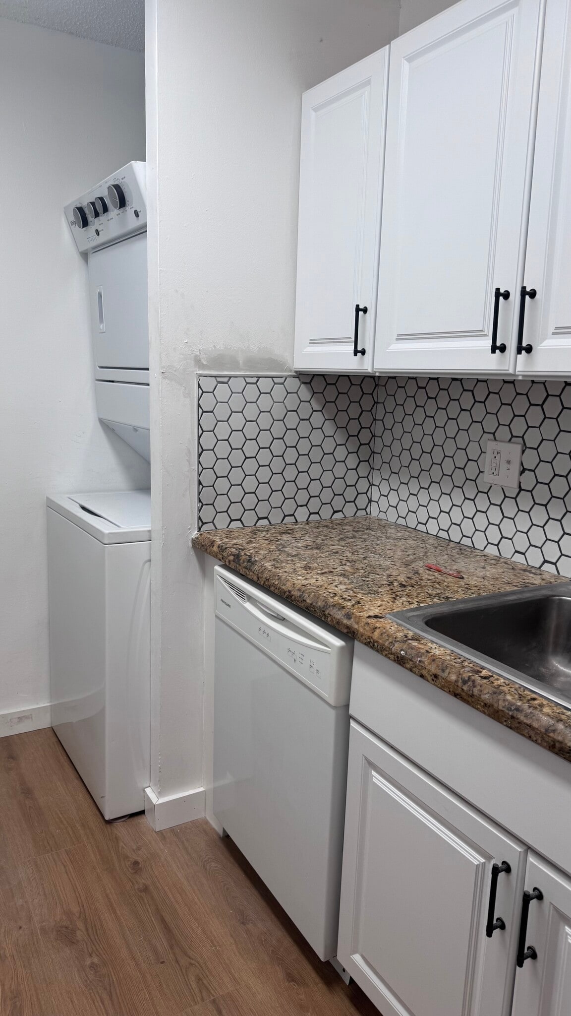 Kitchen - 9952 Twin Lakes Dr