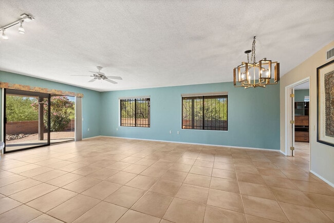 Building Photo - 1021 W Desert Canyon Pl