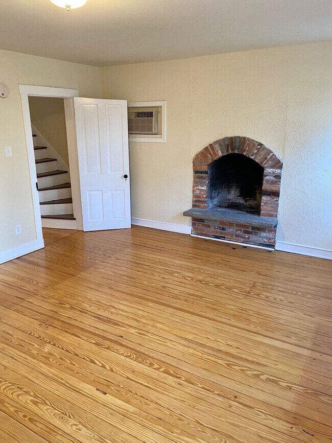 Building Photo - Conduit Street. Updated Home in Historic D...