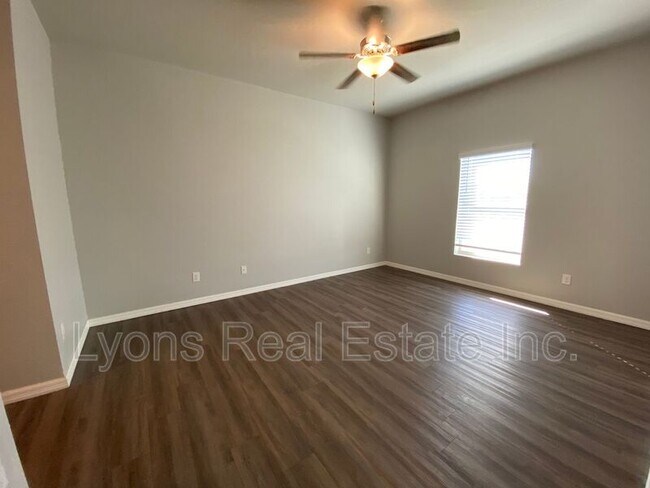 Building Photo - 2497 Cortland Ave