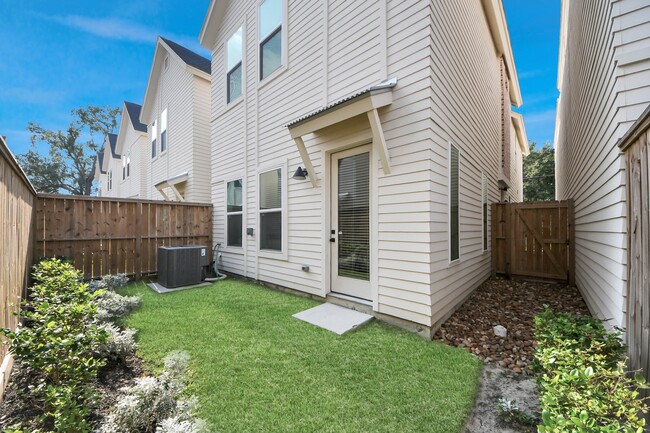 Building Photo - 6018 Knox St