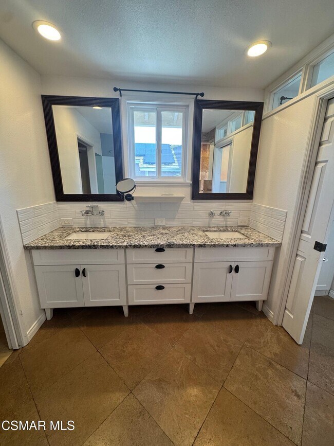 Building Photo - 2479 Rikkard Dr