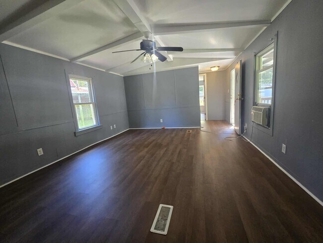 Building Photo - 1380 Mapleash Ave