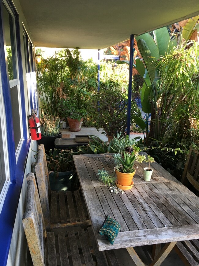 Building Photo - 1042 Pearl St