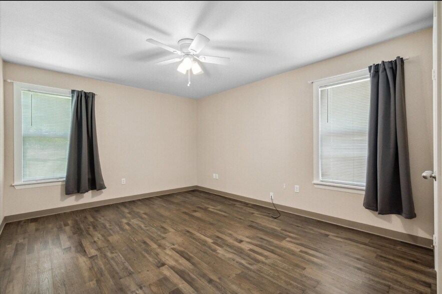 Building Photo - 18350 FM 47