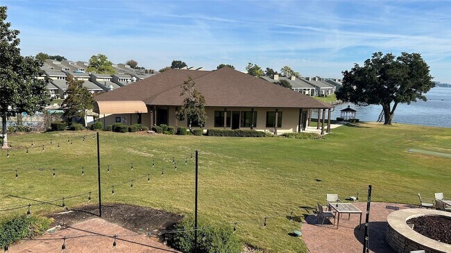 Building Photo - 49 April Point Dr N