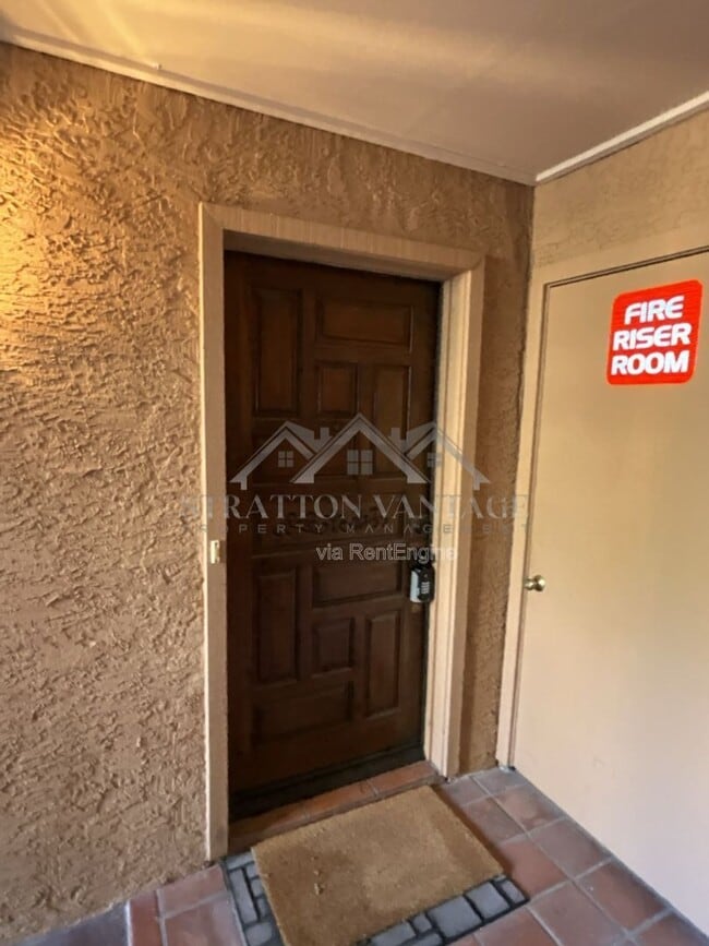 Building Photo - 3031 N Civic Center Plaza