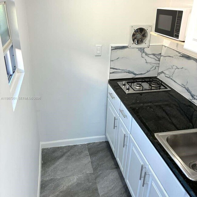 Building Photo - 6720 Charleston St