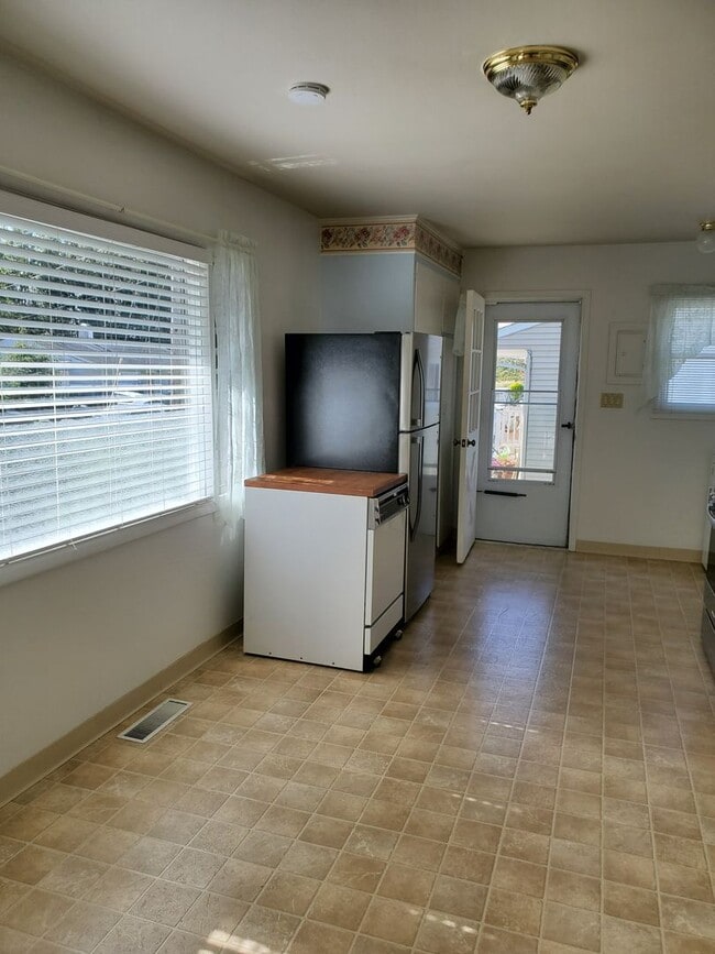 Building Photo - 3 Bedroom Home in Blaine!
