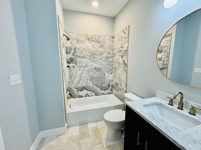 Building Photo - RATE DROP ALERT! (was $2600/month)