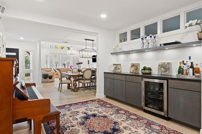 Building Photo - 1703 Meadowbrook Dr