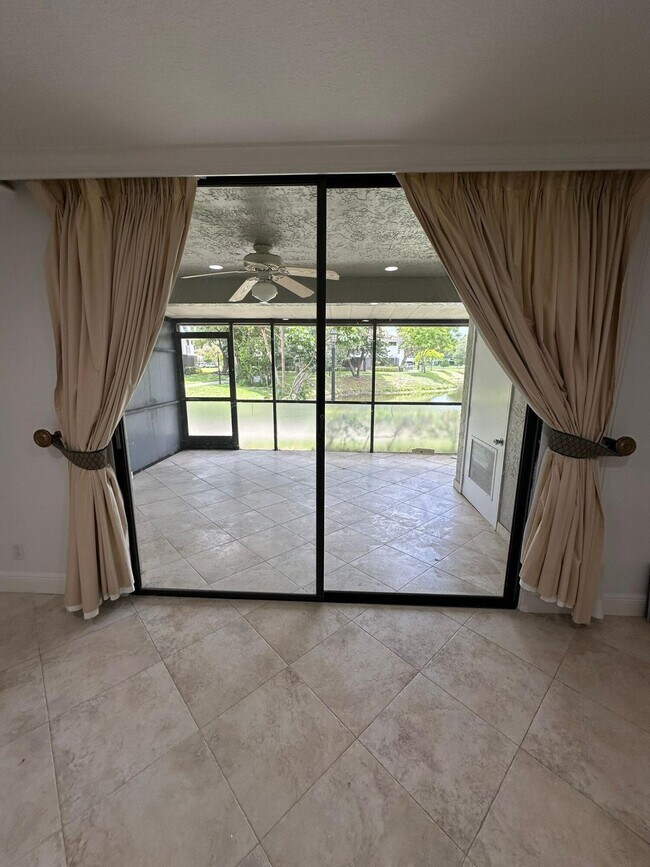 Building Photo - 7630 Lago Del Mar Dr