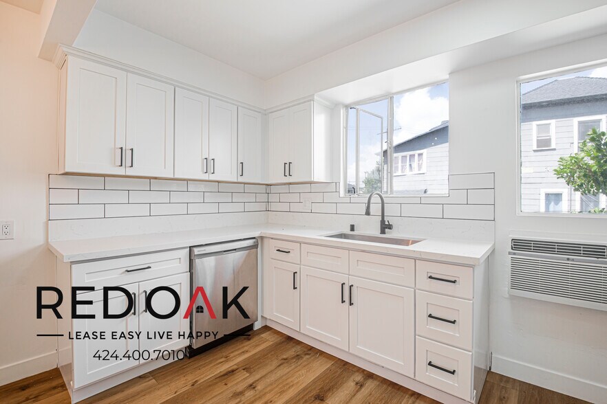 Building Photo - 153 S Ave 57