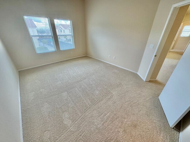Building Photo - ***SUPER SPRING SPECIAL!!!  -$500 OFF FIRST MONTHS RENT IF MOVED IN 2 WEEKS!!*** COMFORTABLE 2-BE...