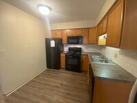 Building Photo - Ground Floor Large 1 Bedroom 1 Bath Available