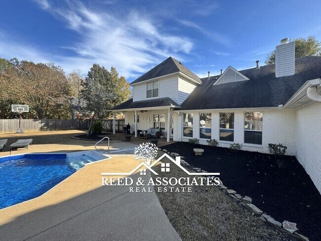 Building Photo - 4 bedrooms plus pool in Collierville!