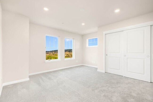 Building Photo - 19340 NE 69th Cir