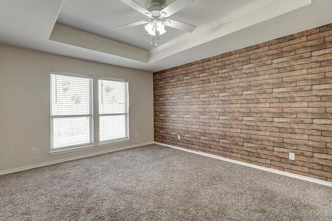 Building Photo - 14905 Dasmarinas Dr