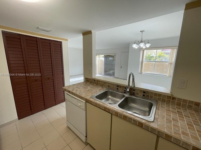 Building Photo - 370 NW 85th Ct