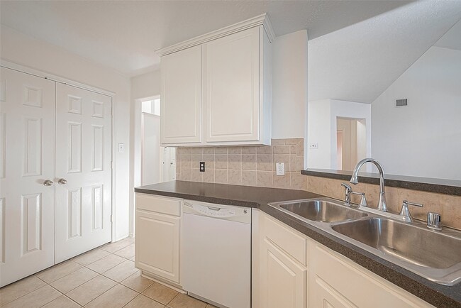 Building Photo - 17210 Double Lilly Dr