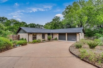 Building Photo - 2306 Loyola Ln