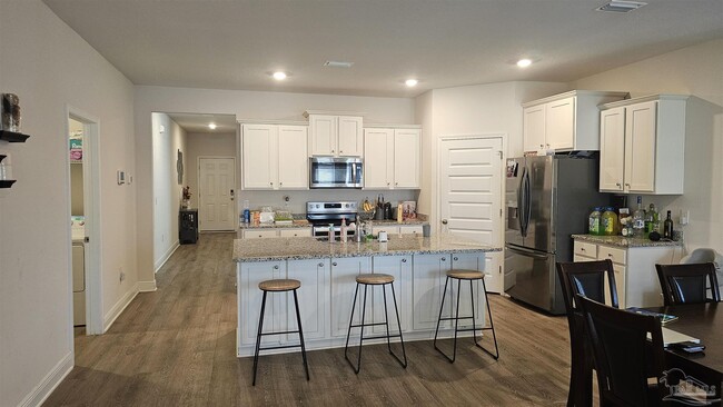 Building Photo - 7811 Burnside Lp