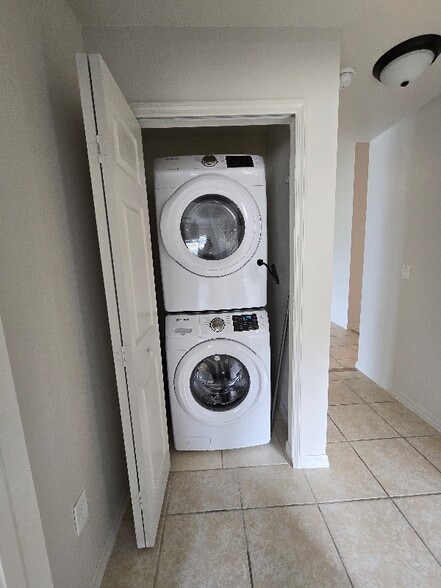 Building Photo - 518 SE 5th Pl