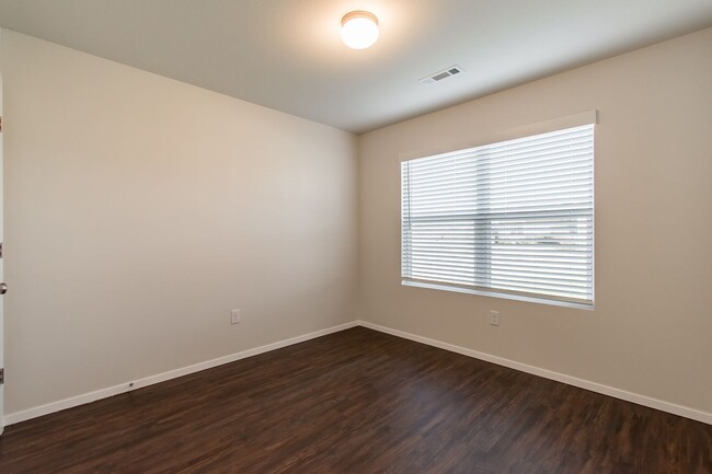 Building Photo - Band New 4 Bedroom Home in Lincoln!