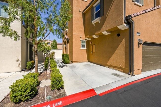 Building Photo - 4 Bedroom Townhome for rent In Murrieta