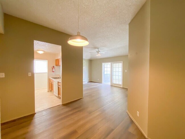 Building Photo - 1308 Brenda Ln