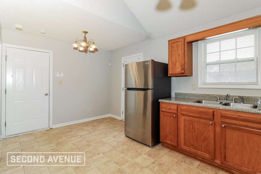 Building Photo - 1028 Abercorn Way