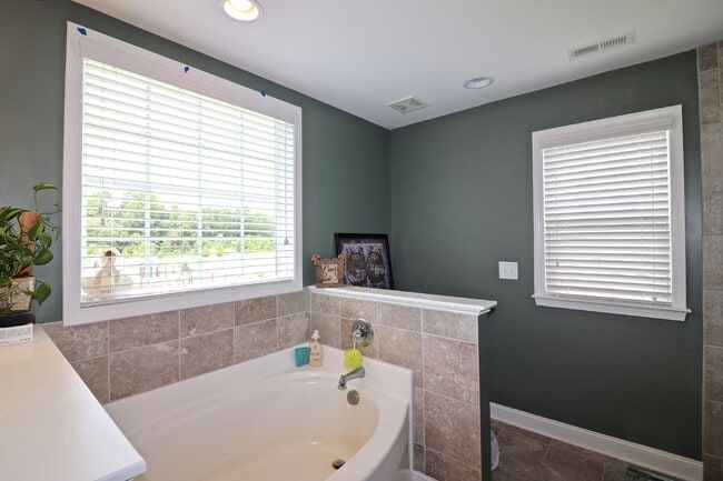 Building Photo - "Spacious 4-Bedroom Gem with 3.5 Baths and...