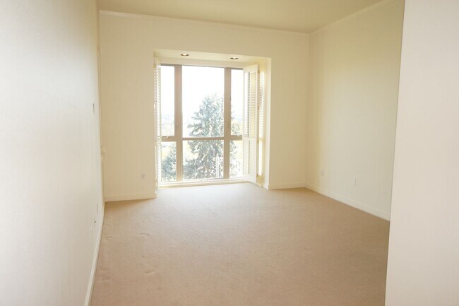 Building Photo - S. Corbett Beautiful two bedroom condo wit...