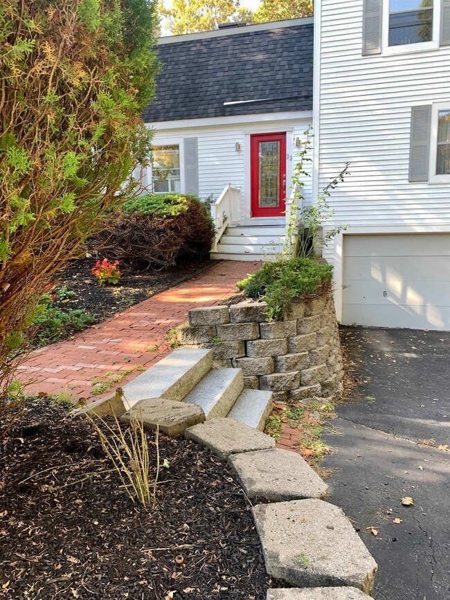 Building Photo - 22 River Bend Cir