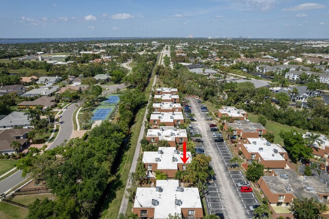 Building Photo - 2 Bedroom 2 Bath Condo! Fort Myers