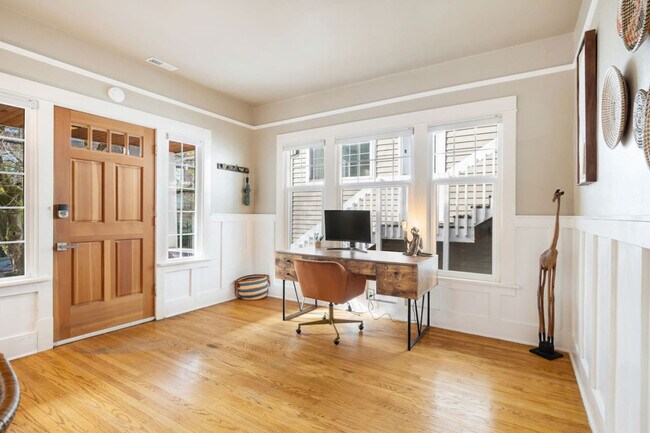 Building Photo - 720 NE 47th St