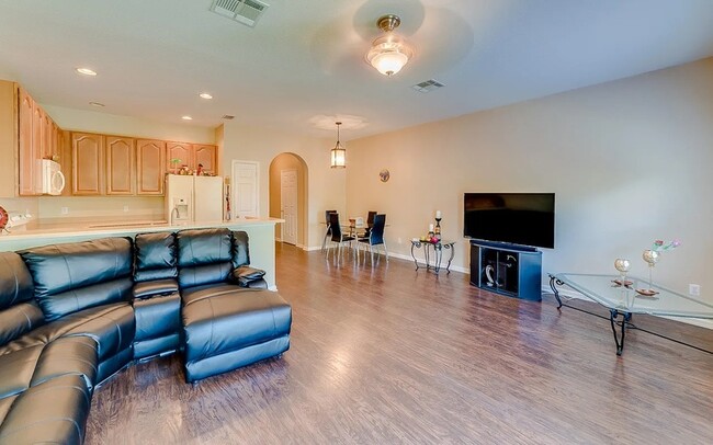 Building Photo - 831 Pine Pointe Ln