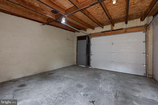 Building Photo - 611 S Prince St
