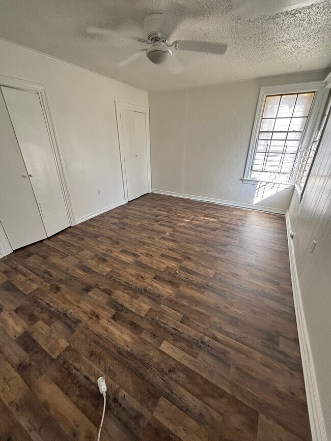 Building Photo - 2946 Midway Ave