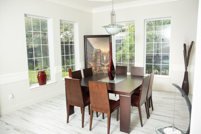 Building Photo - 3039 Bonnebridge Way Blvd