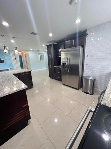 Building Photo - 5858 Tarragon Dr