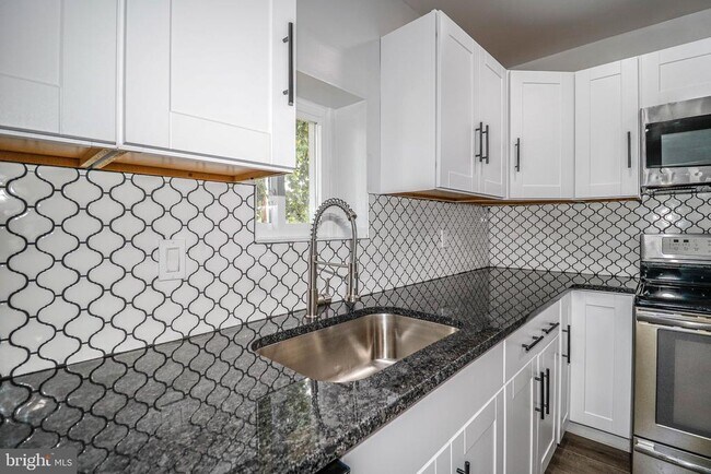 Building Photo - 12 Indigo Rd