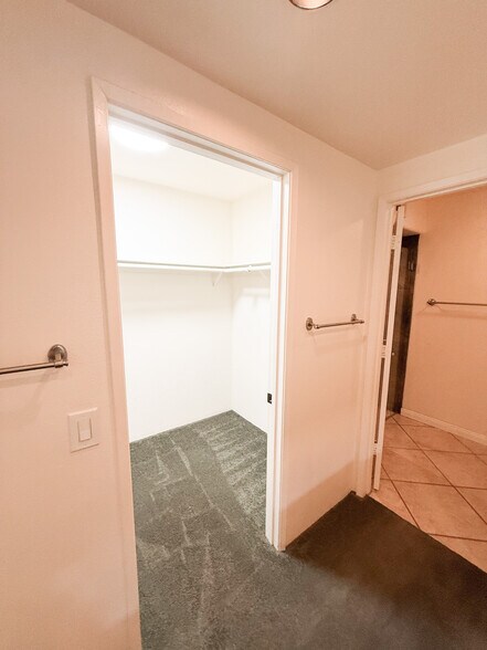 WALK-IN CLOSET - 1603 Augusta Plz