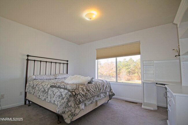 Building Photo - 1905 Lakeshore Dr