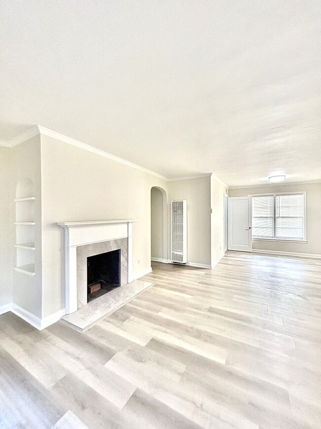 Building Photo - Remodeled 1 Bed/ 1 Bath Apartment in Burlingame Available NOW!