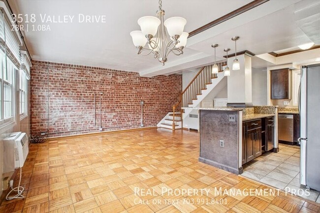 Building Photo - 3518 Valley Dr